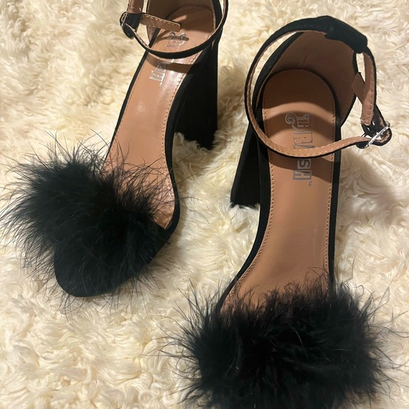 Black Heels ✨ - Picture 3 of 3